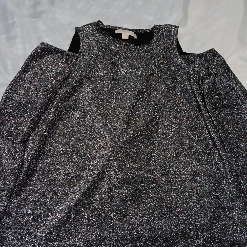 Michael Kors size Medium color gray and black.